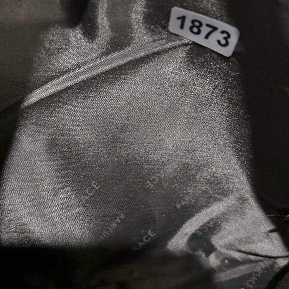 Versace Parfums Vintage Crossbody & Free Jewelry  light wear as she is Vintage - Picture 15 of 17